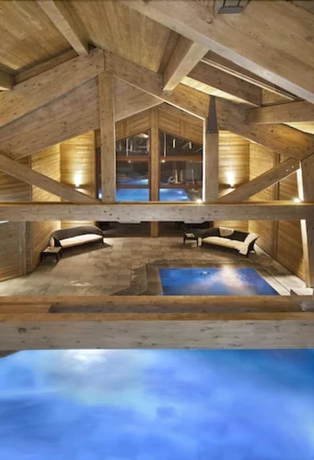 Imagen de la piscina del Hotel Au Coeur Du Village. Foto 17