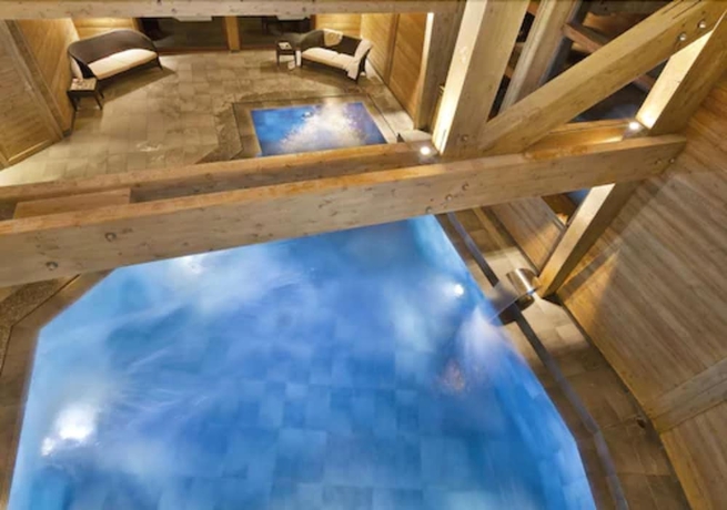 Imagen de la piscina del Hotel Au Coeur Du Village. Foto 18