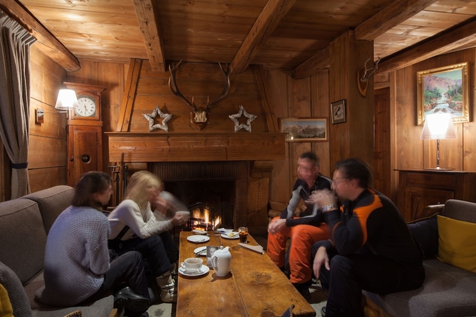 Imagen de los interiores del Hotel Au Coin Du Feu. Foto 19