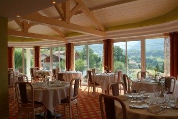 Imagen del bar/restaurante del Hotel Au Gay S&eacute;jour. Foto 2