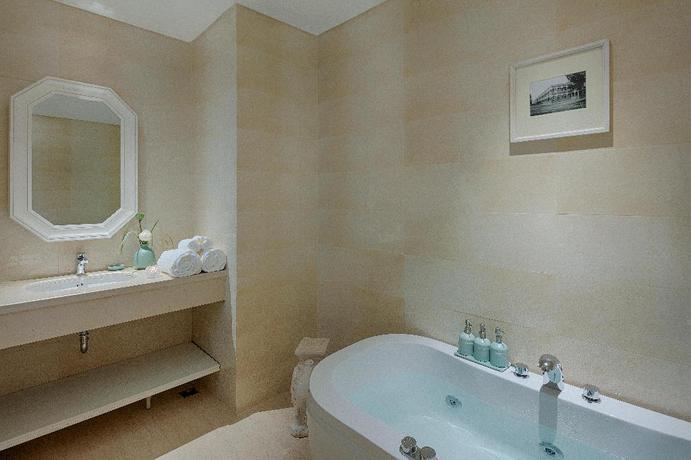 Imagen de la habitación del Hotel Au Lac Charner. Foto 11