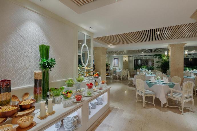 Imagen del bar/restaurante del Hotel Au Lac Charner. Foto 4