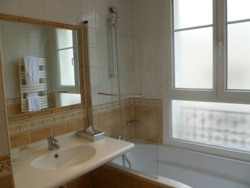 Imagen de la habitación del Hotel Au Limousin. Foto 2