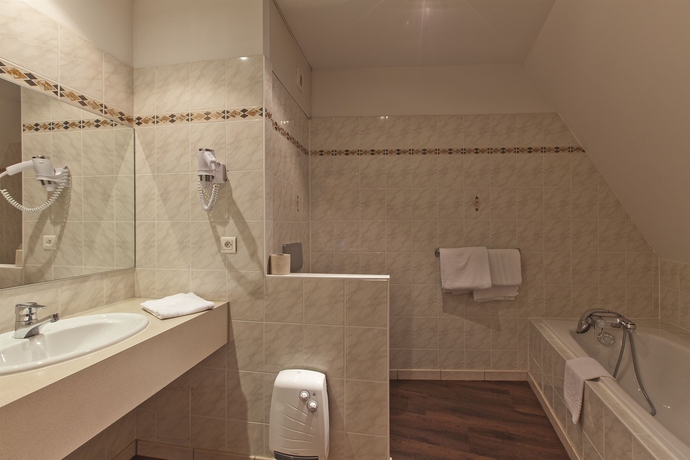 Imagen de la habitación del Hotel Au Lion. Foto 4