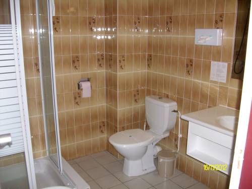 Imagen de la habitación del Hotel Au Logis Des Ours Belfort Nord. Foto 7