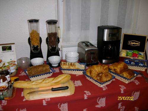 Imagen de la habitación del Hotel Au Logis Des Ours Belfort Nord. Foto 10