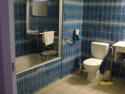 Imagen de la habitación del Hotel Au Logis Des Ours Belfort Nord. Foto 12