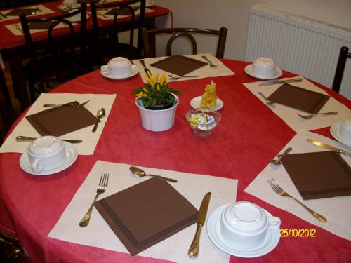 Imagen de la habitación del Hotel Au Logis Des Ours Belfort Nord. Foto 14