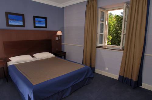 Imagen de la habitación del Hotel Au Logis Des Remparts. Foto 9