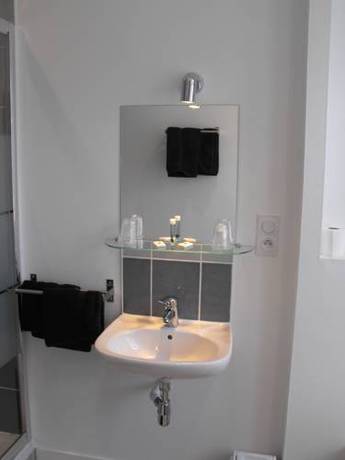 Imagen de la habitación del Hotel Au Moyne De Saire. Foto 3