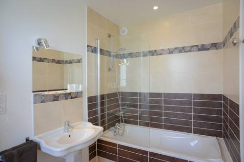 Imagen de la habitación del Hotel Au Moyne De Saire. Foto 7