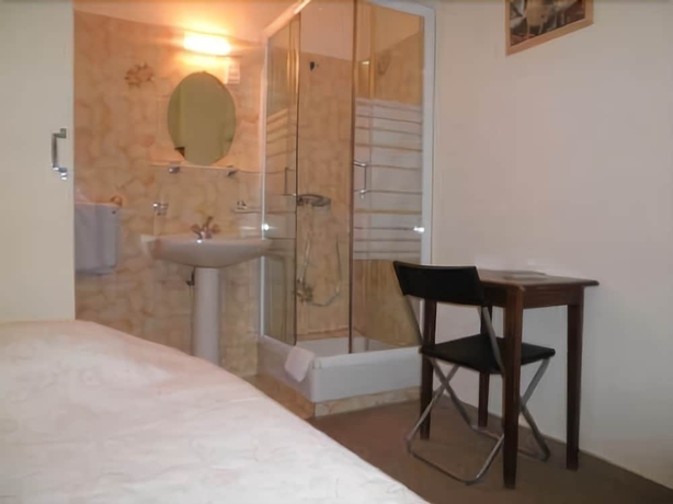 Imagen de la habitación del Hotel Au Nouvel. Foto 2