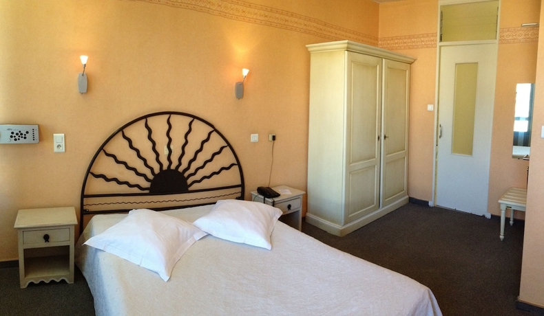 Imagen de la habitación del Hotel Au Nouvel. Foto 10