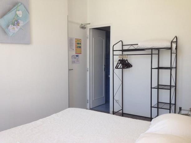 Imagen de la habitación del Hotel Au Nouvel. Foto 16