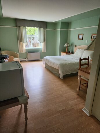 Imagen de la habitación del Hotel Au Petit Berger. Foto 4