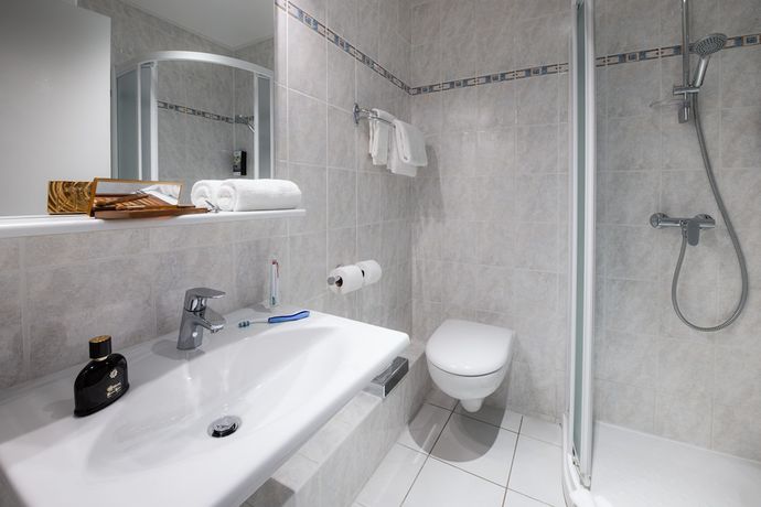 Imagen de la habitación del Hotel Au Petit Saint Jean Centre Beaune. Foto 2