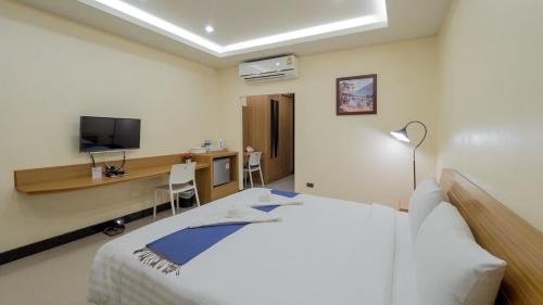 Imagen de la habitación del Hotel Au Place. Foto 10