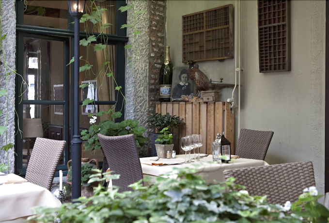 Imagen del bar/restaurante del Hotel Au Quartier. Foto 9