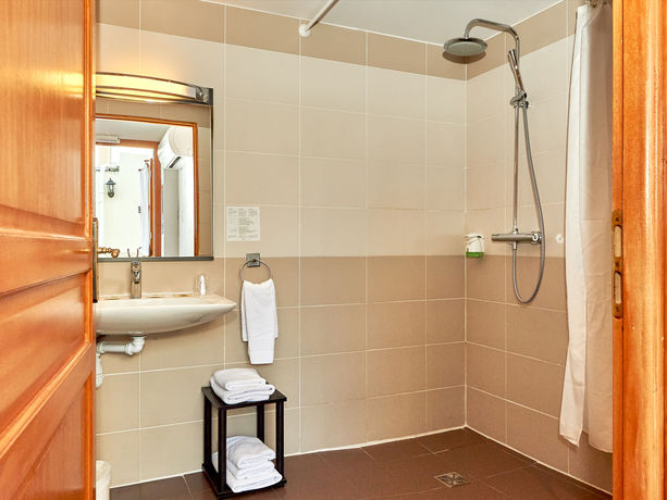 Imagen de la habitación del Hotel Au Relais Nivernais. Foto 14