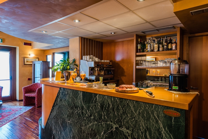 Imagen del bar/restaurante del Hotel Au Soleil. Foto 5