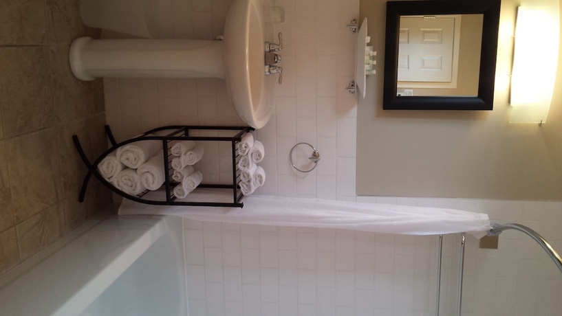 Imagen de la habitación del Hotel Auberge Bromont. Foto 4