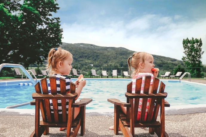 Imagen de la piscina del Hotel Auberge Bromont. Foto 13