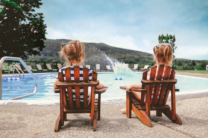 Imagen de la piscina del Hotel Auberge Bromont. Foto 18