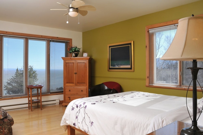 Imagen de la habitación del Hotel Auberge Cap-aux-Corbeaux. Foto 10