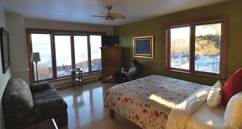 Imagen de la habitación del Hotel Auberge Cap-aux-Corbeaux. Foto 11