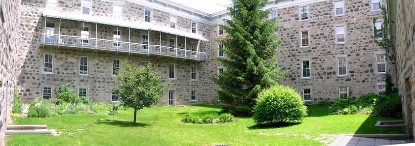 Imagen de los exteriores del Hotel Auberge De L'abbaye D'oka. Foto 18