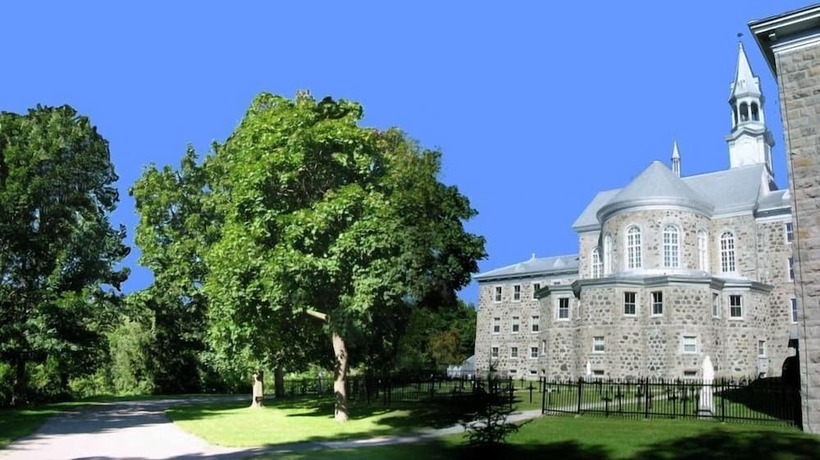 Imagen de los exteriores del Hotel Auberge De L'abbaye D'oka. Foto 20