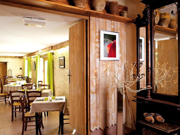 Imagen del bar/restaurante del Hotel Auberge De Larressingle. Foto 2