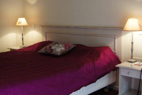 Imagen de la habitación del Hotel Auberge Des Pins. Foto 3