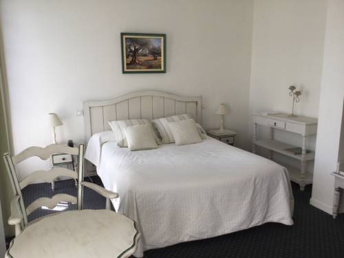 Imagen de la habitación del Hotel Auberge Des Pins. Foto 12