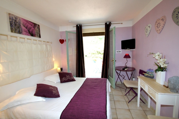 Imagen de la habitación del Hotel Auberge Des Pins, Tourrettes. Foto 6