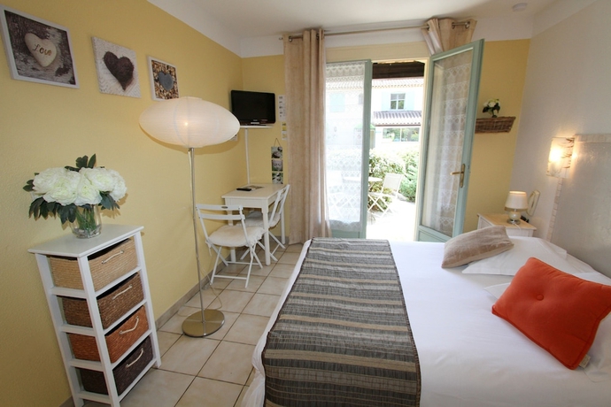 Imagen de la habitación del Hotel Auberge Des Pins, Tourrettes. Foto 7