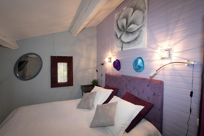 Imagen de la habitación del Hotel Auberge Des Pins, Tourrettes. Foto 10