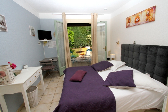 Imagen de la habitación del Hotel Auberge Des Pins, Tourrettes. Foto 13