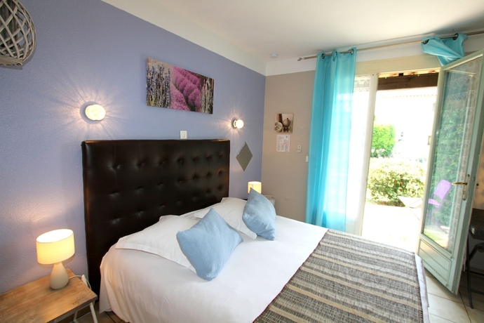 Imagen de la habitación del Hotel Auberge Des Pins, Tourrettes. Foto 14