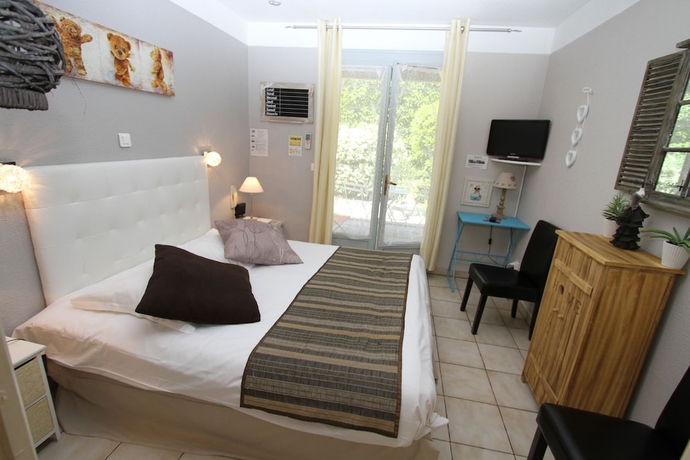 Imagen de la habitación del Hotel Auberge Des Pins, Tourrettes. Foto 17