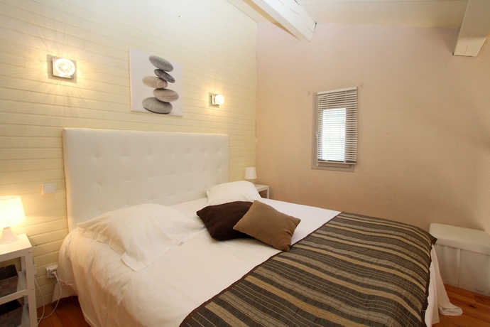 Imagen de la habitación del Hotel Auberge Des Pins, Tourrettes. Foto 19