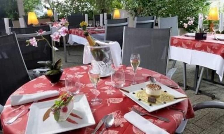 Imagen del bar/restaurante del Hotel Auberge Des Vieux Ch&ecirc;nes. Foto 7