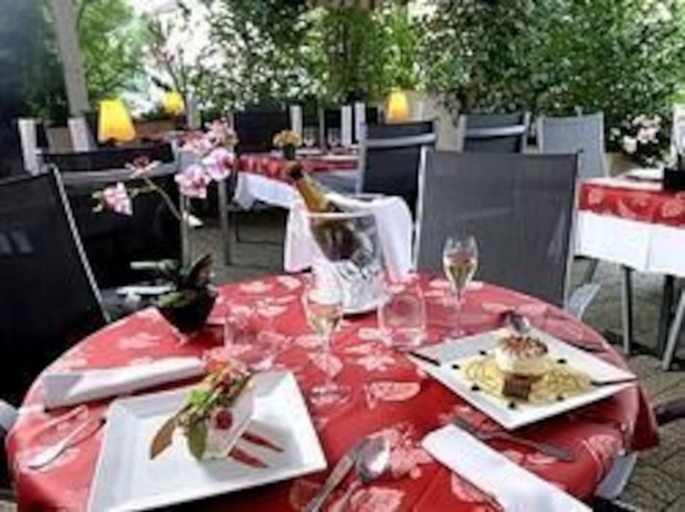 Imagen del bar/restaurante del Hotel Auberge Des Vieux Ch&ecirc;nes. Foto 9