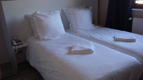 Imagen de la habitación del Hotel Auberge Du Ch&acirc;teau De Joux. Foto 8