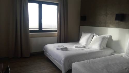 Imagen de la habitación del Hotel Auberge Du Ch&acirc;teau De Joux. Foto 9