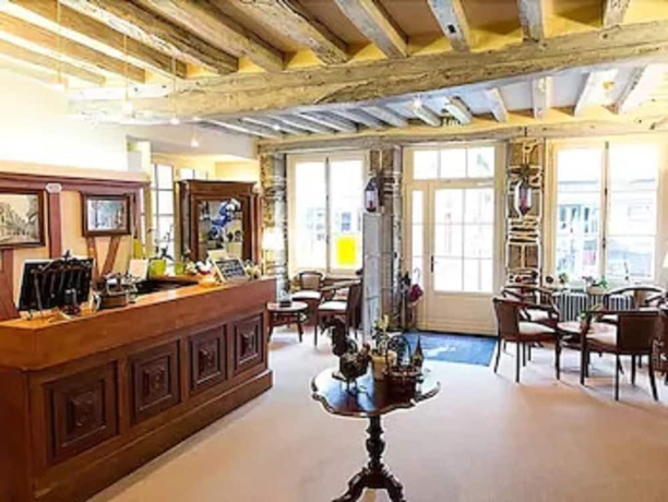 Imagen de los interiores del Hotel Auberge Du Cheval Blanc, Rennes. Foto 15