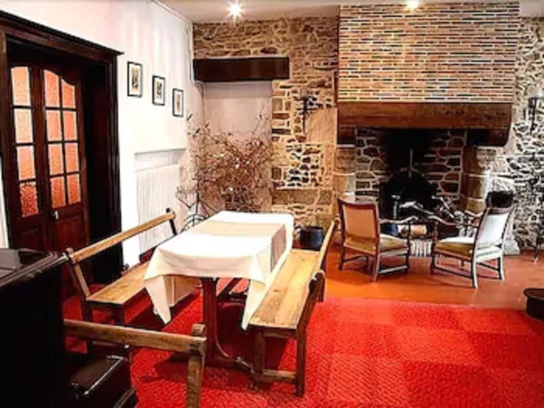 Imagen de los interiores del Hotel Auberge Du Cheval Blanc, Rennes. Foto 16