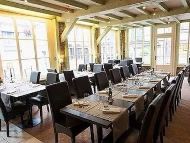 Imagen del bar/restaurante del Hotel Auberge Du Cheval Blanc, Rennes. Foto 3