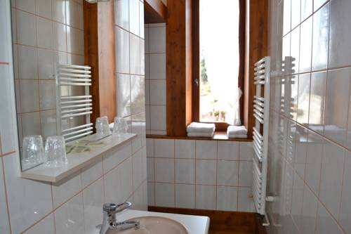 Imagen de la habitación del Hotel Auberge Du H&eacute;risson. Foto 4