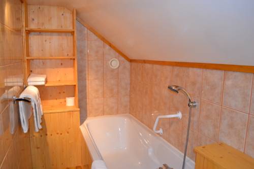 Imagen de la habitación del Hotel Auberge Du H&eacute;risson. Foto 5